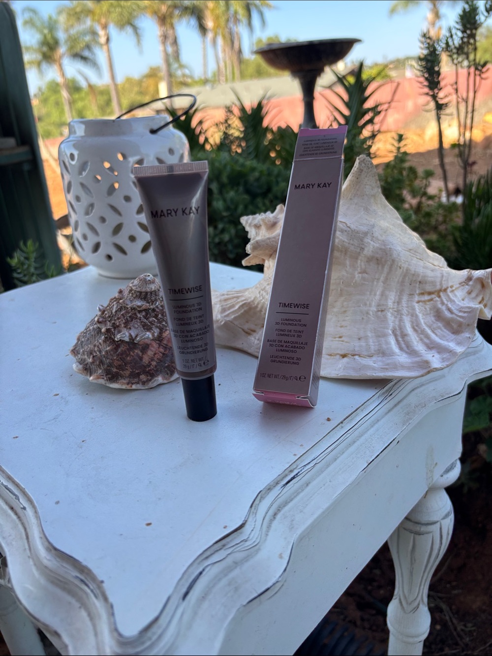 Mary Kay TimeWise Illuminating Foundation Tube in Light Pink